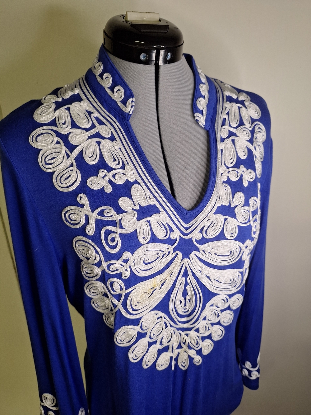 Christina Royal Blue V-Neck W/Scroll Embroidery Top Size Large